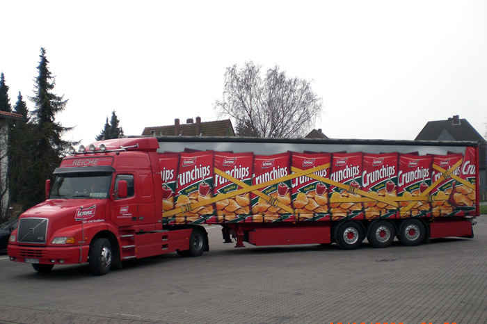 Truck mit Crunchips-Beschriftung