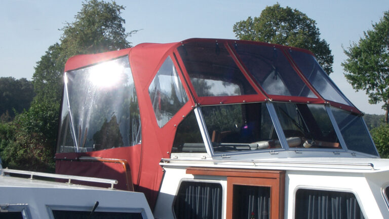 Fahrverdeck aus Yachmaster Classic zweiteilig mit Fenstern