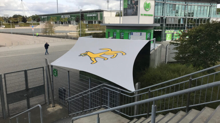 Wetterschutzsegel aus PVC für VFL Wolfsburg