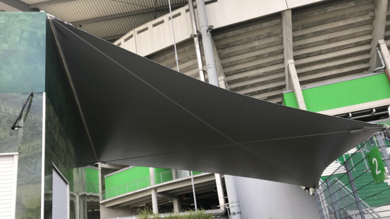Wetterschutzsegel aus PVC für VFL Wolfsburg