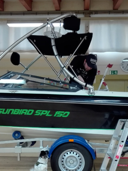 Motorbootsverdeck aus Yachtmaster-354 mit Scheiben